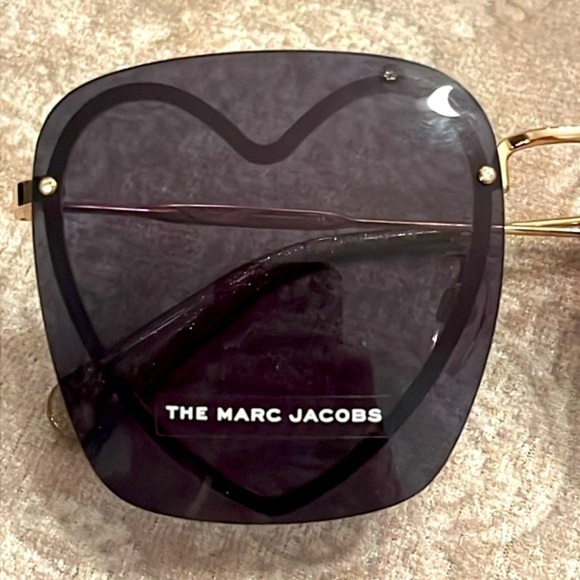 Brand New The Marc Jacobs Square Sunglasses w/ Gold Tone Metal Heart Shaped Rim main image 13